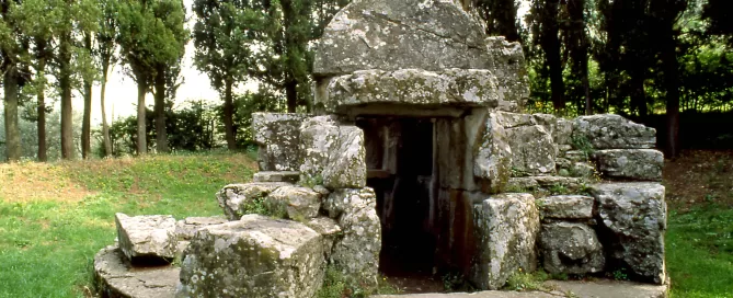 MAEC Cortona itinerari culturali sentiero degli oliveti, Tanella di Pitagora