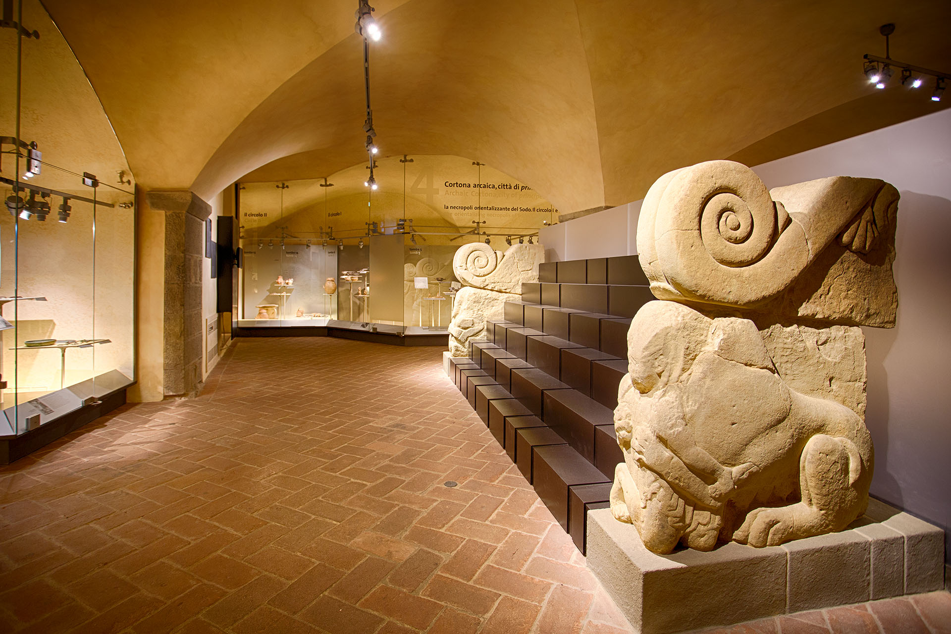 MAEC Museo sala 4 la scalinata altare del tumtlo II