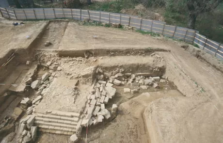 33 MAEC Area archeologica del Sodo tomba 2 vista dall'alto