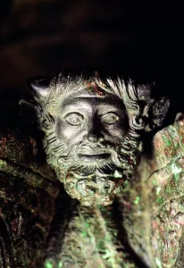 MAEC Cortona foto dettaglio lampadario Acheloo open call grafica accademia etrusca 300 anni